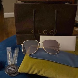 Brand new never worn Gucci sunglasses. Removable Tortoise Gucci charms!